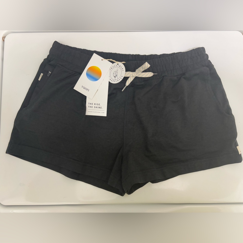 NWT Vuori halo performance short size M